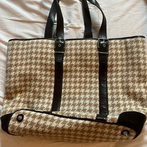 Large Coach bag, beautiful houndstooth with baby blue lining
